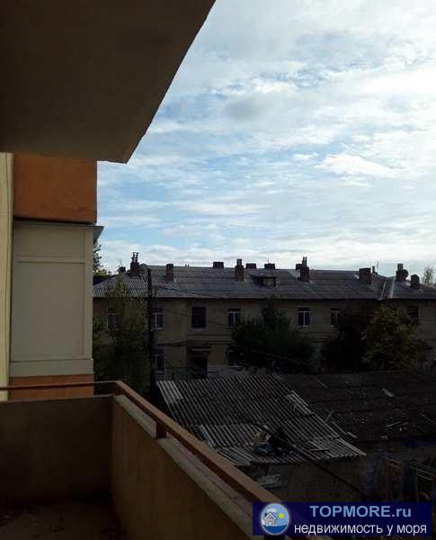 Продается однокомнатная  большая просторная  квартира  . Потолки 3.5 м , лоджия , газифицирована. Находится в хорошем... - 2