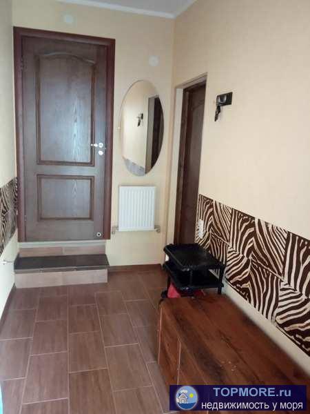 Просторный дом с хорошим ремонтом. Три раздельные комнаты. Вся мебель и техника. Гардеробная. Парко место на две... - 1