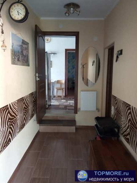 Просторный дом с хорошим ремонтом. Три раздельные комнаты. Вся мебель и техника. Гардеробная. Парко место на две... - 2