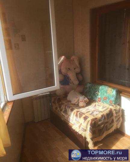 Продаётся трёхкомнатная квартира в отличном районе Симферополя. Два застеклённых балкона, есть отдельное кладовое...