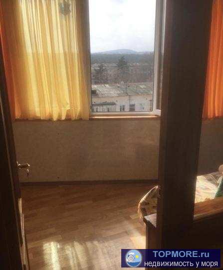 Продаётся трёхкомнатная квартира в отличном районе Симферополя. Два застеклённых балкона, есть отдельное кладовое... - 1