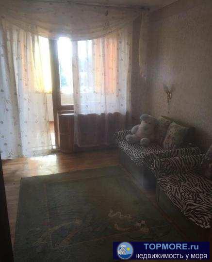 Продаётся трёхкомнатная квартира в отличном районе Симферополя. Два застеклённых балкона, есть отдельное кладовое... - 2