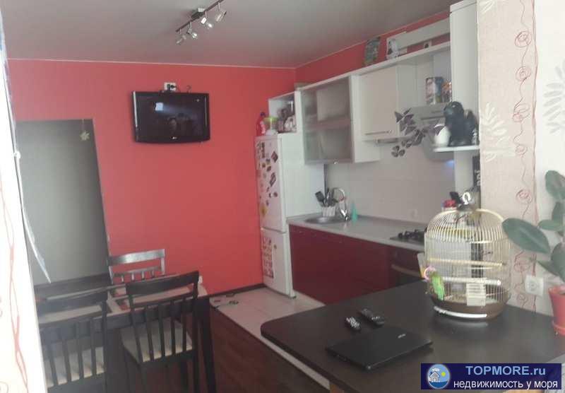 Продается светлая однокомнатная квартира общей площадью 50 кв.м.  Удобная планировка, просторная прихожая с... - 1