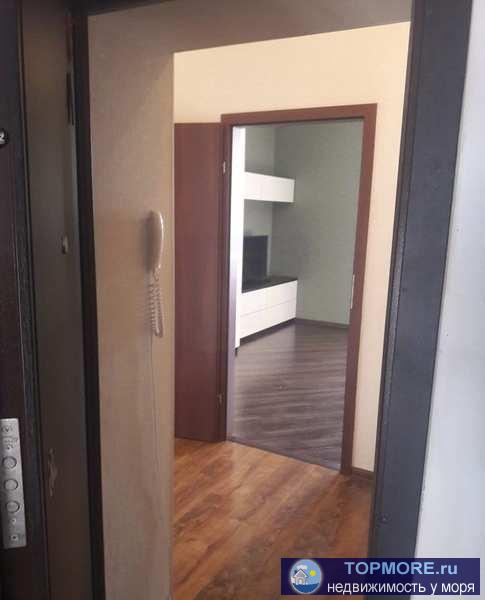 Продается светлая однокомнатная квартира общей площадью 50 кв.м.  Удобная планировка, просторная прихожая с... - 2