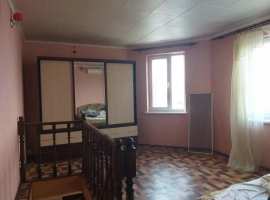 Сдаётся просторный дом в центре города. Есть вся необходимая мебель...