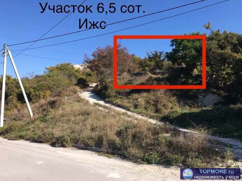 Продаётся земельный участок 6,5 сотки ИЖС, с видом на море и горы!!! Коммуникации по границе! На участке  есть склон,...
