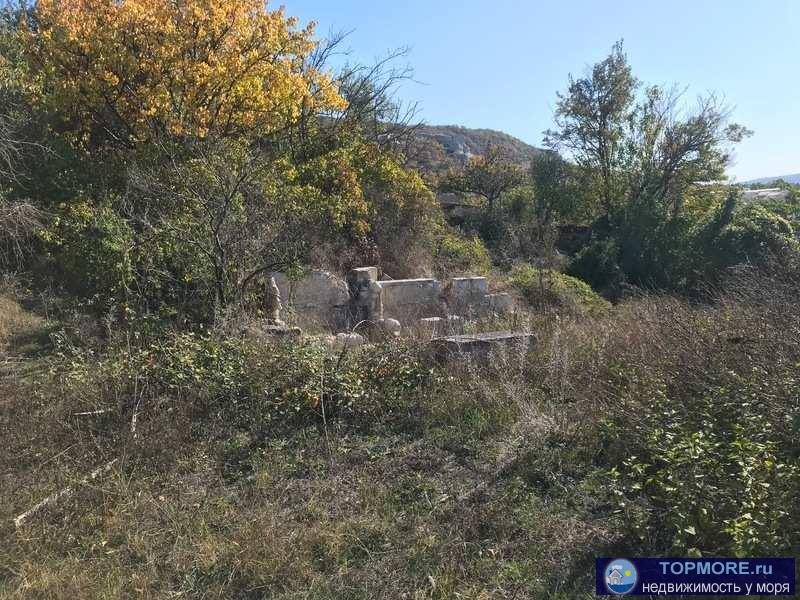 Продаётся земельный участок 6,5 сотки ИЖС, с видом на море и горы!!! Коммуникации по границе! На участке  есть склон,... - 2