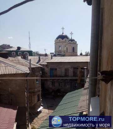 Продается бюджетная 2х комнатная квартира в коммуналке под капитальный ремонт в Центре города! Кухня, коридор и...