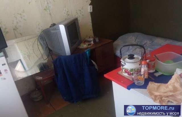 Продается бюджетная 2х комнатная квартира в коммуналке под капитальный ремонт в Центре города! Кухня, коридор и... - 2