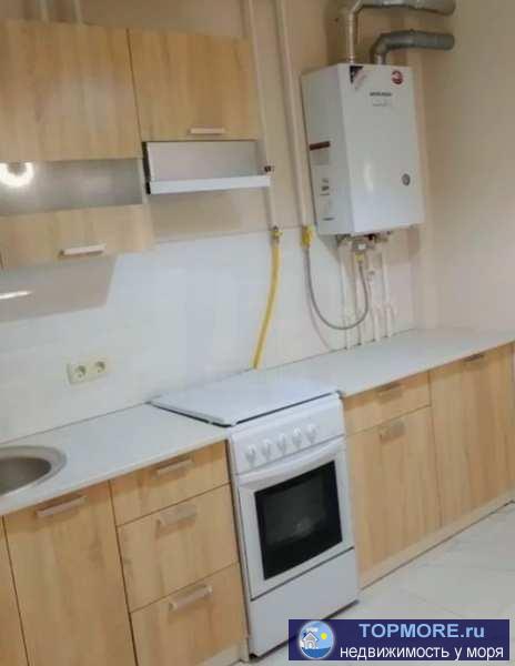 Продается 1 комнатная квартира в новом доме 'Город Мира'.  Просторная 40 кв. м. Жилая комната 15 кв. м. Светлая кухня...