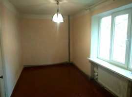 Продается уютная и светлая 2- комнатная квартира в жилом состоянии....