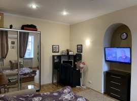 Продается двухкомнатная квартира , на втором этаже в самом центре...