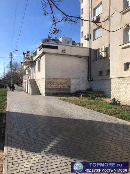 Нежилое помещение расположено на первом этаже жилого дома, общая площадь 100 кв.м.  В помещении выполнен качественный... - 2