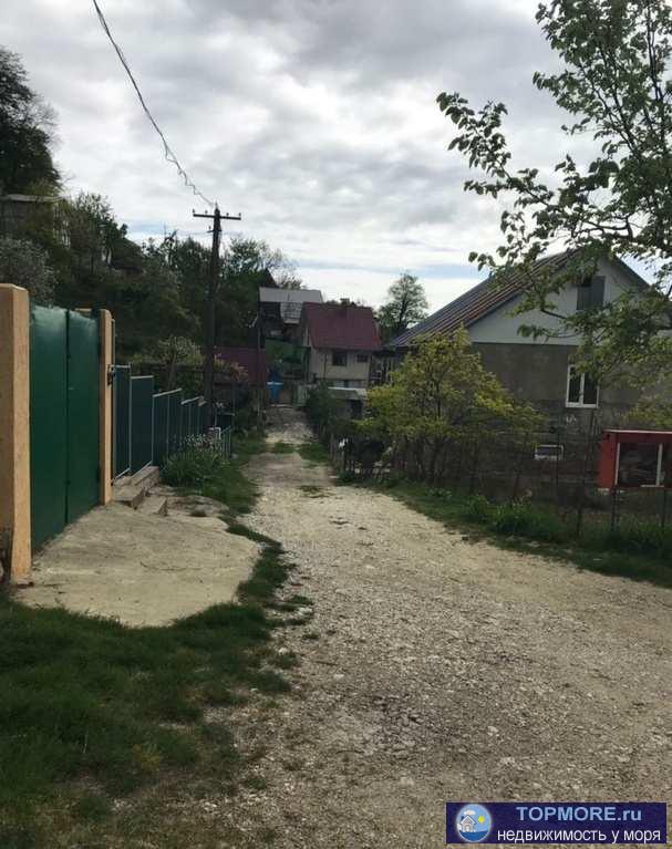 Продам жилую дачу в СНТ 'Горняк'. Свет, вода, на участке. Участок ровный. На участке есть гараж, хозпостройка,... - 2