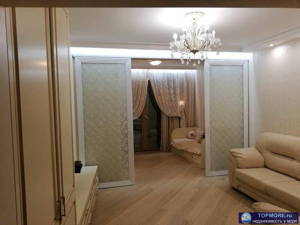 Проходит ипотека. Продаётся квартира в элитном доме. Витражное остекление от пола до потолка. Дизайнерский ремонт от... - 2