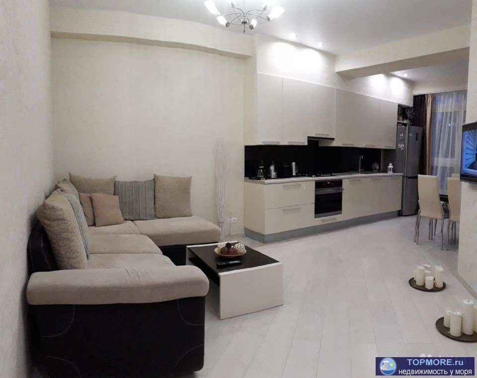 Просторная, светлая, уютная квартира, в которой дышится легко! Большая кухня-гостиная с панорамным остеклением,...