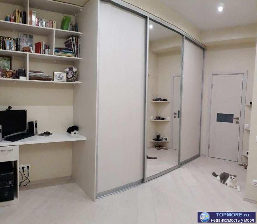 Просторная, светлая, уютная квартира, в которой дышится легко! Большая кухня-гостиная с панорамным остеклением,... - 2